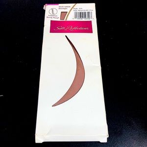 HanesSilkReflections,two-pair,C2000Hanes Hosiery,sheertoe,kneehigh,BarelyThere R